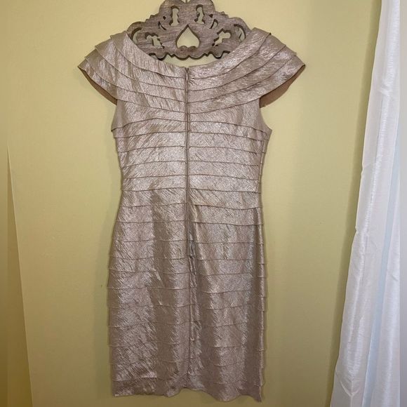 London Times Petites Tier Cap Shimmery Gold Cocktail Sheath Dress Size 6P - Picture 4 of 12